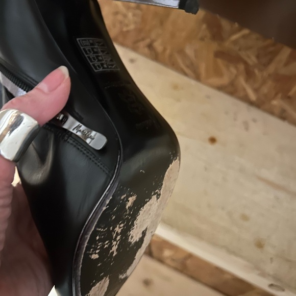 Soft leather booties from Marciano - Picture 4 of 5